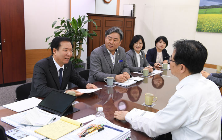 [거창=뉴시스] 구인모 거창군수, 농림부 방문 *재판매 및 DB 금지