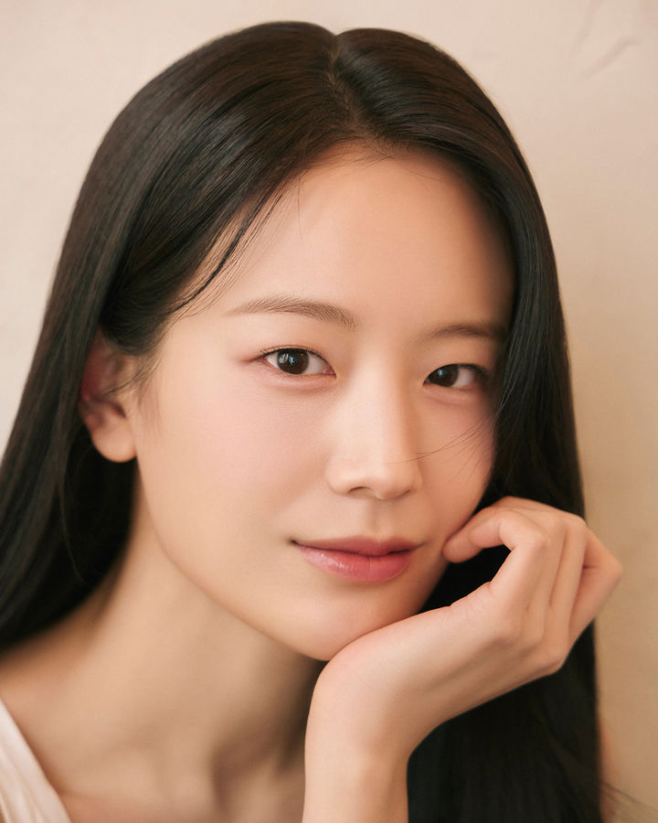 [서울=뉴시스] 그룹 '프로미스나인' 출신 배우 장규리. (사진=저스트엔터테인먼트 제공) 2024.04.24. photo@newsis.com *재판매 및 DB 금지