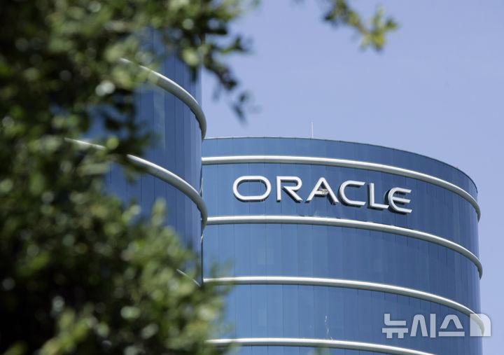 [캘리포니아=AP/뉴시스]캘리포니아주 레드우드 시티에 위치한 오라클(Oracle Corp.) 본사의 외관.(사진=폴 사쿠마)2026.07.23.
