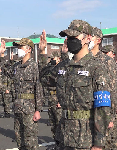 [서울=뉴시스] NCT 태용 훈련소 모습. (사진=대한민국 해군 인스타그램 캡처) 2024.04.25. photo@newsis.com *재판매 및 DB 금지