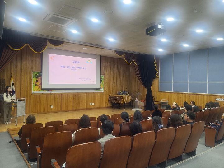 [밀양소식]하남읍협의체, 사랑담은 행복 보따리 전달 등