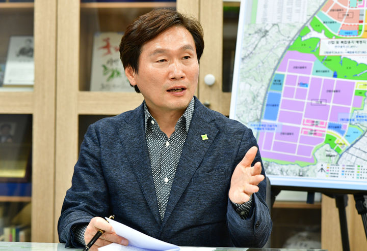 뉴시스와 인터뷰하는 조현일 경산시장 *재판매 및 DB 금지