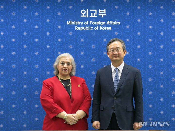 [서울=뉴시스] 정병원 외교부 차관보는 25일 알렉산드라 파파도풀루 그리스 외교차관과 제1차 한-그리스 정책협의회를 갖고 양국 관계 및 지역정세 등에 대해 협의했다. (사진= 외교부 제공) 