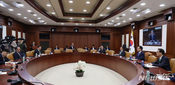 [서울=뉴시스] 김명원 기자 = 최상목 경제부총리 겸 기획재정부 장관이 25일 오전 서울 종로구 정부서울청사에서 열린 제241차 대외경제장관회의에 참석해 발언하고 있다. 2024.04.25. kmx1105@newsis.com