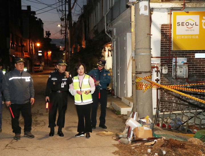 [서울=뉴시스]한남3구역 민관경 합동순찰 현장사진. 2024.04.26. (사진=용산구 제공) *재판매 및 DB 금지
