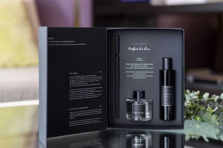 더 플라자의 디퓨저와 패브릭 스프레이 세트 모습.(사진=한화호텔앤리조트 제공) *재판매 및 DB 금지