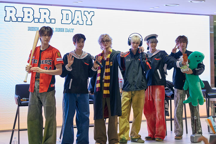 [서울=뉴시스] 라이즈 팬이벤트 '라브뜨 데이' 사인회 현장. (사진 = SM엔터테인먼트 제공) 2024.04.27. photo@newsis.com *재판매 및 DB 금지