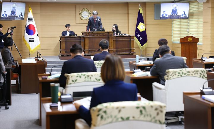 [부여=뉴시스] 충남 부여군의회 제280회 임시회 제6차 본회의. (사진= 부여군의회 제공) *재판매 및 DB 금지