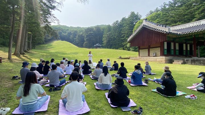 [서울=뉴시스] 2023년 왕릉천행 숙종의 길 현장 (사진=문화재청 제공) 2024.04.29. photo@newsis.com *재판매 및 DB 금지