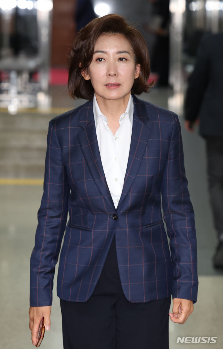 [서울=뉴시스] 고승민 기자 = 나경원 국민의힘 국회의원 당선자가 29일 서울 여의도 국회에서 열린 제22대 국회의원 당선자 총회에 참석하고 있다. 2024.04.29. kkssmm99@newsis.com