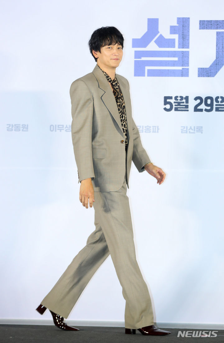 [서울=뉴시스] 김혜진 기자 = 배우 강동원이 29일 오전 서울 용산구 CGV 아이파크몰에서 열린 영화 '설계자'(감독 이요섭) 제작보고회에 참석하고 있다. 2024.04.29. jini@newsis.com