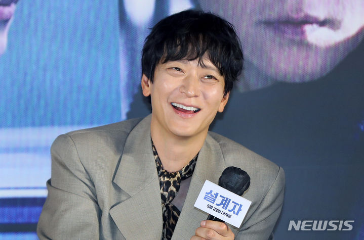 [서울=뉴시스] 김혜진 기자 = 배우 강동원이 29일 오전 서울 용산구 CGV 아이파크몰에서 열린 영화 '설계자'(감독 이요섭) 제작보고회에 참석해 있다. 2024.04.29. jini@newsis.com