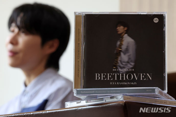 [서울=뉴시스] 박진희 기자 = 클래식 색소포니스트 브랜든 최가 29일 서울 동작구 뮤직앤아트스튜디오에서 인터뷰 하고 있다. 2024.04.30. pak7130@newsis.com