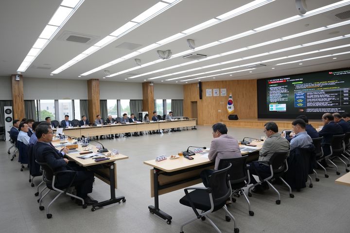 [논산=뉴시스]논산시는 29일 시청 회의실에서  ‘논산 딸기산업 육성 기본계획 수립 용역’ 최종보고회를 가졌다. 2024. 04. 30 *재판매 및 DB 금지