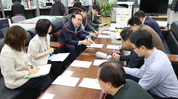 [대전=뉴시스] 30일 조달청 임병철(원안) 기술서비스국장이 '우수조달물품 지정·관리규정' 개정에 대해 설명하고 있다.(사진=조달청 제공) *재판매 및 DB 금지