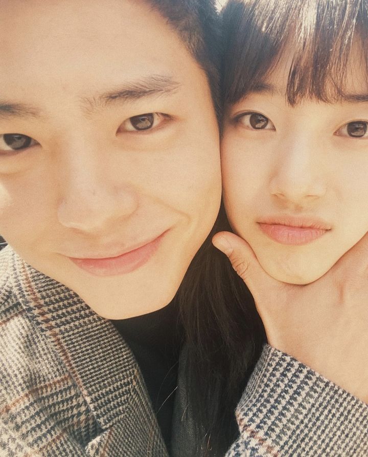 [서울=뉴시스] 박보검(왼쪽), 수지. (사진=수지 인스타그램 캡처) 2024.04.30. photo@newsis.com *재판매 및 DB 금지