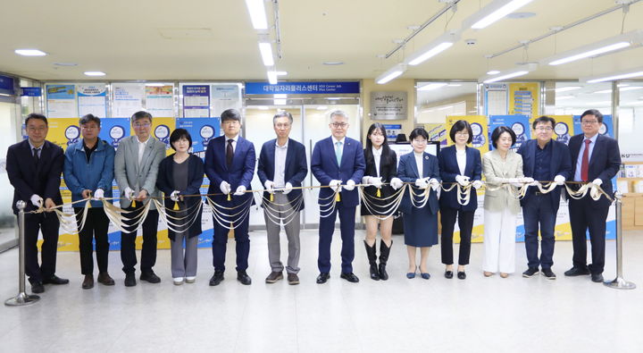 [서울=뉴시스] 한성대 대학일자리플러스개소식 테이프 커팅식 모습. (사진=한성대 제공) *재판매 및 DB 금지