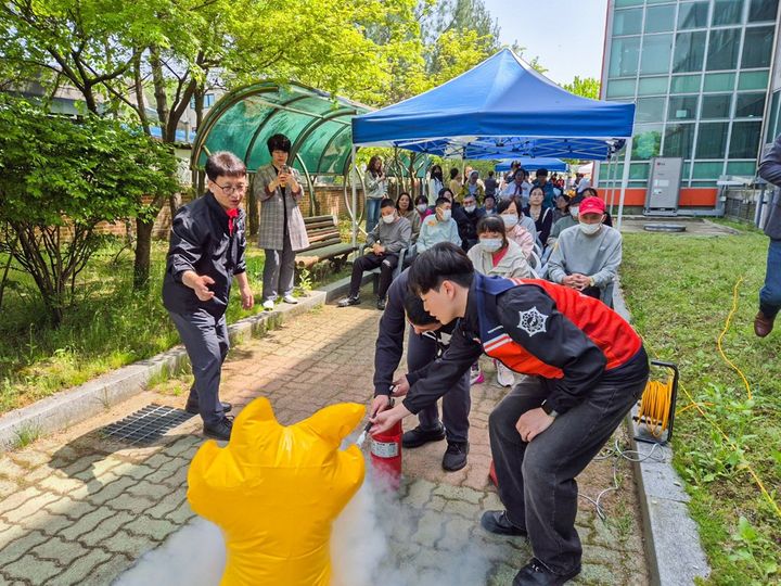 소화기 사용법 교육 모습  *재판매 및 DB 금지