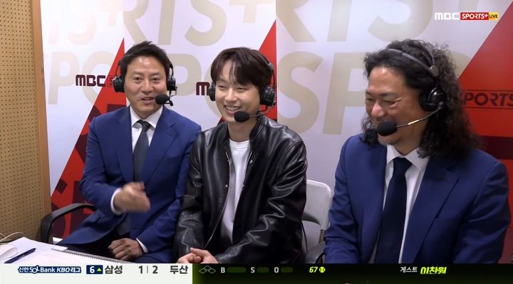 [서울=뉴시스] 트로트 가수 이찬원이 야구 중계석에 등장해 놀라운 중계 실력을 선보였다(사진= MBC SPORTS + 방송화면 갈무리)&nbsp; *재판매 및 DB 금지