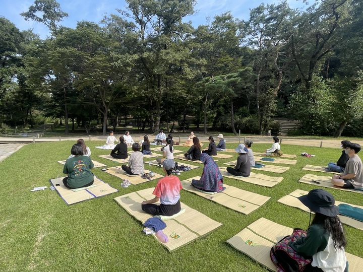 [서울=뉴시스] 2023년 '왕릉에서 몸과 마음을 다스리다' 행사 (사진=문화재청 제공) 2024.05.02. photo@newsis.com *재판매 및 DB 금지