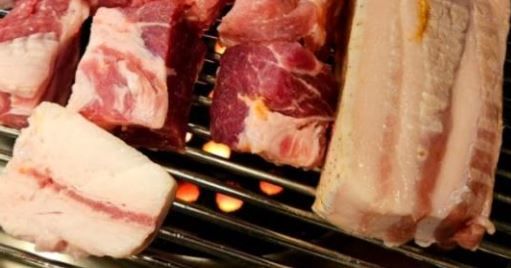 [서울=뉴시스] '제주 비계 삼겹살' 논란 이후 전국 다른 지역에서도 비슷한 피해를 겪었다는 토로가 온라인 커뮤니티를 중심으로 확산하고 있다.(사진=온라인 커뮤니티 보배드림 캡처) *재판매 및 DB 금지