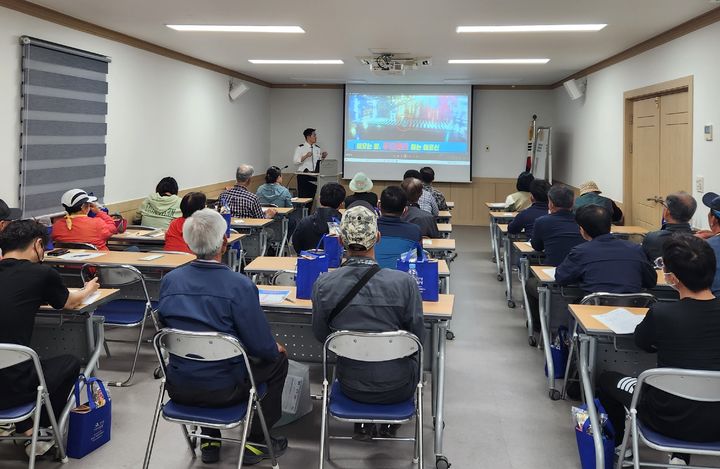 [창녕=뉴시스] 창녕군이 알기 쉬운 의료급여제도 교육하고 있다. (사진=창녕군 제공) 2024.05.03. photo@newsis.com *재판매 및 DB 금지