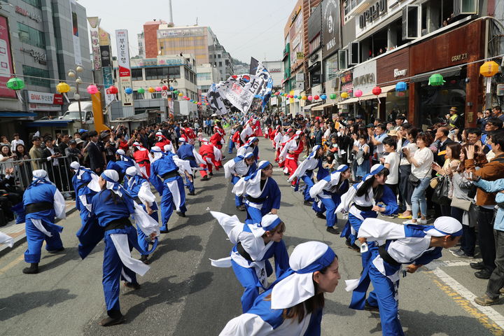 [부산=뉴시스] 2019 조선통신사 행렬 재현 (사진=부산 중구 제공) 2024.05.03. photo@newsis.com *재판매 및 DB 금지