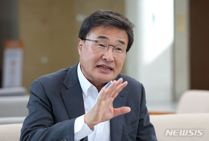 [서울=뉴시스] 고승민 기자 = 김대식 국민의힘 국회의원 당선인이 서울 여의도 국회 소통관에서 뉴시스와 인터뷰를 하고 있다. 2024.05.03. kkssmm99@newsis.com