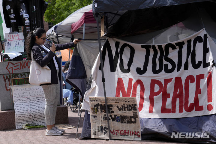 [워싱턴=AP/뉴시스]지난해 5월3일 미국 워싱턴 조지워싱턴대 캠퍼스 내 친팔레스타인 시위 모습. 2025.10.01.