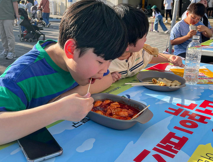 [대구=뉴시스] 지난 2024년 대구 북구 떡볶이 페스티벌 모습. (사진=뉴시스 DB). photo@newsis.com *재판매 및 DB 금지