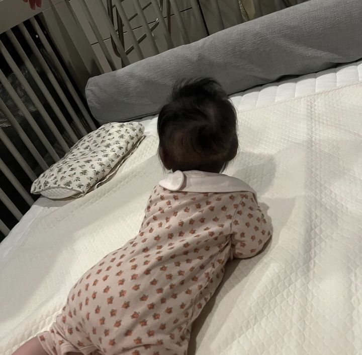 [서울=뉴시스] 이민정 딸 뒷모습. (사진 = 인스타그램 캡처) 2024.05.05. photo@newsis.com *재판매 및 DB 금지