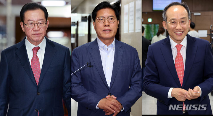 [서울=뉴시스] 고범준, 조성우 기자 = 이종배(왼쪽) 국민의힘 의원이 지난해 12월 14일 서울 여의도 국회 원내대표실에서 열린 중진의원 현안 논의 간담회에 참석하고 있다. 송석준(가운데) 국민의힘 의원이 5일 서울 여의도 국회 국민의힘 원내행정국에 원내대표 선출 후보자 등록 서류를 접수한 뒤 소감을 말하고 있다. 추경호 국민의힘 의원이 5일 서울 여의도 국회 소통관에서 원내대표 출마 기자회견을 하고 있다. 2024.05.05. photo@newsis.com