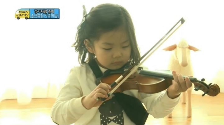 [서울=뉴시스] 배우 성동일의 딸 성빈 양이 2013년 방송된 MBC TV 예능물 '아빠! 어디가?'에 출연한 모습 . (사진=MBC TV 예능물 '아빠! 어디가?' 캡처) 2024.05.06. photo@newsis.com *재판매 및 DB 금지