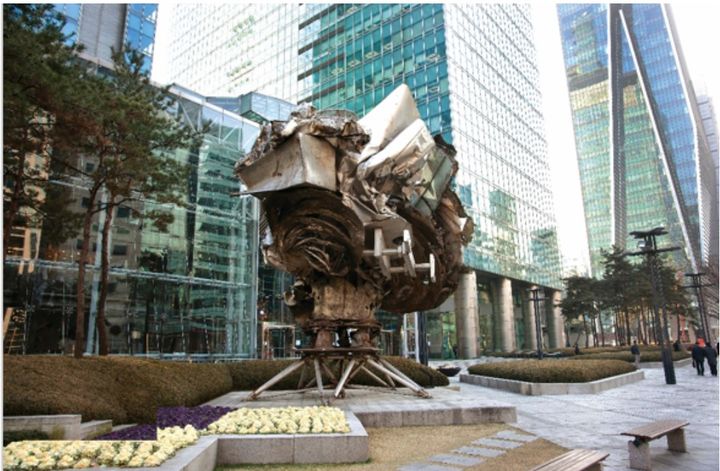 [서울=뉴시스] 프랭크 스텔라의 작품 '꽃이 피는 구조물-아마벨' (사진= 포스코 제공) 2024.05.06. photo@newsis.com *재판매 및 DB 금지