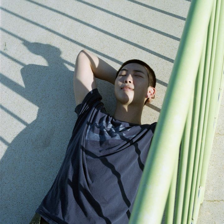 [서울=뉴시스] 글로벌 슈퍼 그룹 '방탄소년단'(BTS) RM(김남준)이 솔로 2집의 콘셉트 포토를 공개했다. (사진=빅히트 뮤직 제공) 2024.05.06. photo@newsis.com *재판매 및 DB 금지