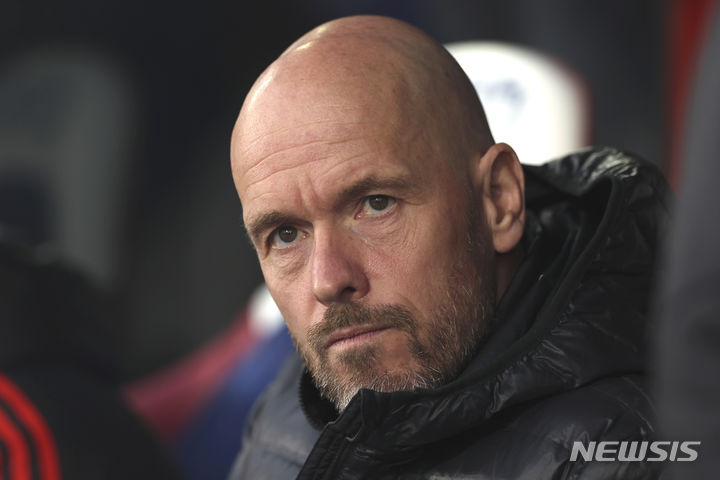 [런던=AP/뉴시스] 잉글랜드 프로축구 프리미어리그(EPL) 맨체스터 유나이티드 에릭 텐하흐 감독. 2024.05.06.