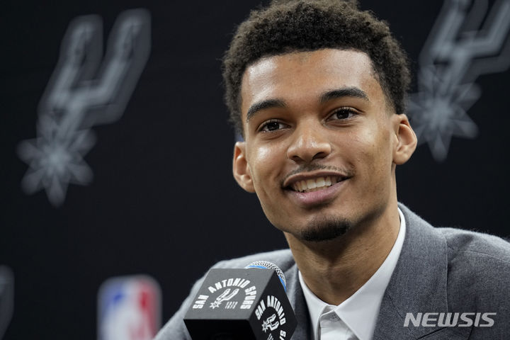 [샌안토니오=AP/뉴시스] 빅터 웸반야마. 2023.06.25