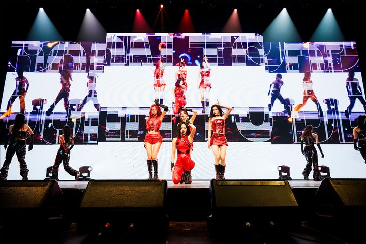 [서울=뉴시스] 그룹 '있지(ITZY)'가 지난달 24일(이하 현지시간) 런던 OVO 아레나 웸블리, 같은 달 26일 파리 제니스 파리 라빌레트, 28일 베를린 벨로드롬, 이달 1일 암스테르담 아파스 라이브, 5일 마드리드 팔라시오 비스탈레그레에서 두 번째 월드투어 '본 투 비(BORN TO BE)' 일환 단독 콘서트를 개최했다. (사진=JYP엔터테인먼트, Christoph Heidrich, Vincent van den Boogaard 제공) 2024.05.07. photo@newsis.com *재판매 및 DB 금지