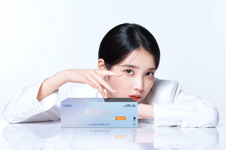[서울=뉴시스] 7일 콘택트렌즈 전문 제조기업 인터로조의 대표 브랜드 클라렌(Clalen)이 안정적인 난시 교정 솔루션을 제공하는 신제품 '오투오투 원데이 토릭'을 출시했다고 밝혔다. (사진=인터로조 제공) 2024.05.07. photo@newsis.com *재판매 및 DB 금지