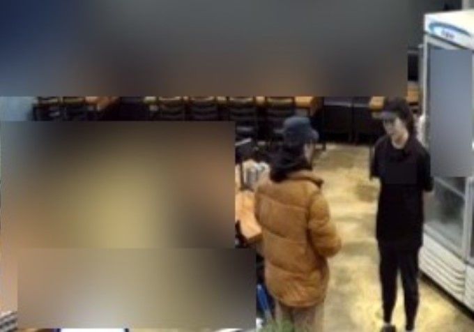 [서울=뉴시스] 손님에게 "뚱뚱해서 밥맛 떨어진다"라는 모욕을 받았다는 식당 주인의 사연이 알려졌다(사진= '아프니까 사장이다' 갈무리) *재판매 및 DB 금지