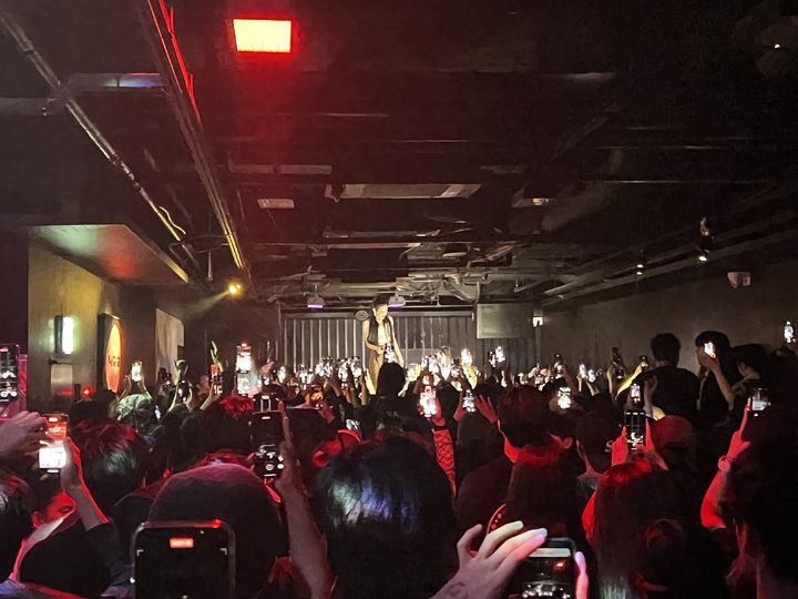 [서울=뉴시스] 에이위치 깜짝 클럽 공연. (사진 = ME UNION 제공) 2024.05.07. photo@newsis.com *재판매 및 DB 금지