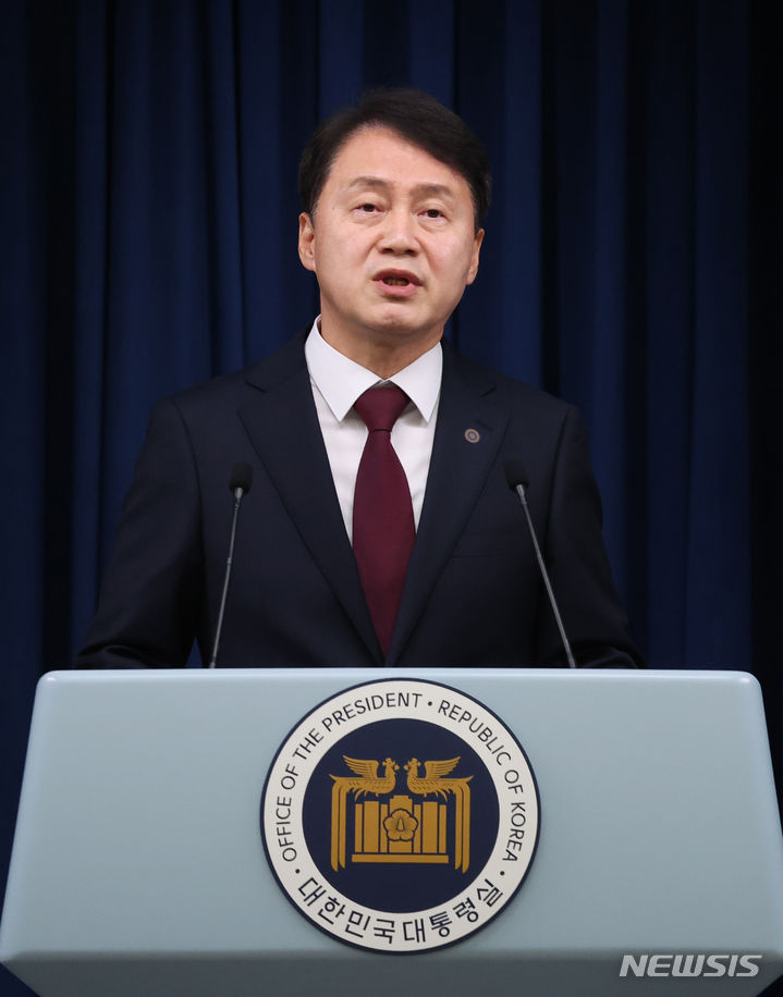 [서울=뉴시스] 조수정 기자 = 김주현 신임 민정수석이 7일 서울 용산 대통령실 청사에서 소감을 밝히고 있다. 2024.05.07. chocrystal@newsis.com