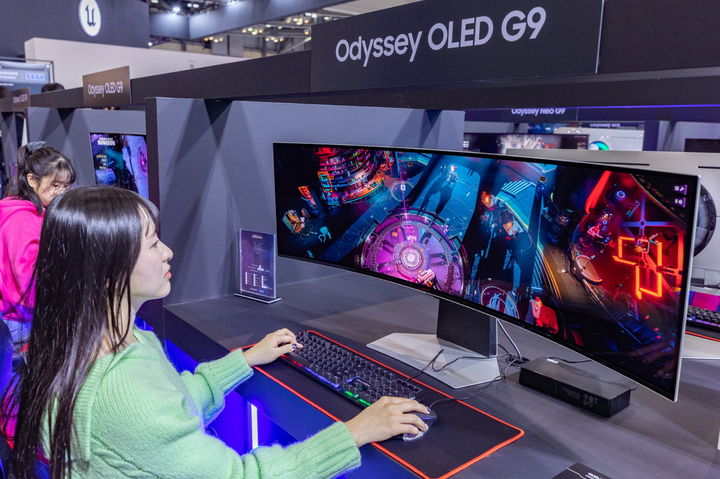 [서울=뉴시스]삼성전자 올레드 모니터 오디세이 'OLED G9'. (사진=삼성전자 제공) photo@newsis.com *재판매 및 DB 금지