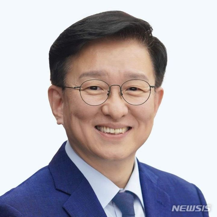 [화성=뉴시스] 권칠승 국회의원(사진=뉴시스DB).photo@newsis.com