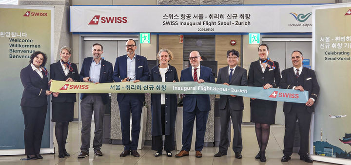 [서울=뉴시스] 8일 오전 인천공항 제1여객터미널 46번 게이트 앞에서 스위스항공의 인천-스위스 정기노선 신규 취항식이 개최됐다. 이날 행사에서 김창규(오른쪽에서 세 번째) 인천공항공사 미래사업본부장과 마쿠스 빈커트 스위스항공 CFO, 레안드로 토니단델 한국 지사장, 마틴 니데거 스위스관광청 CEO, 다그마 슈미트 타르탈리 주한 스위스 대사 등 관계자들이 테이프 커팅식을 진행하고 있다. 2024.05.08. (사진=인천공항공사 제공) photo@newsis.com *재판매 및 DB 금지
