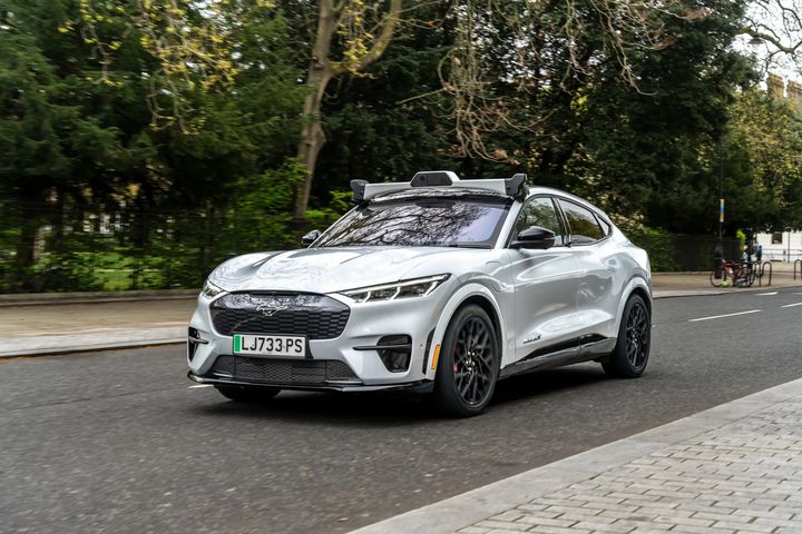 [서울=뉴시스] 7일(현지시각) 미국 뉴욕타임스(NYT) 등 외신을 종합하면, 자율주행차용 AI 시스템 제조사 '웨이브'(Wayve)는 빅테크 기업 마이크로소프트(MS)와 엔비디아(NVIDIA), 소프트뱅크로부터 10억5000만 달러(약 1조4327억)의 투자금을 유치했다. (사진=웨이브 홈페이지 캡쳐) 2024.05.08. photo@newsis.com *재판매 및 DB 금지