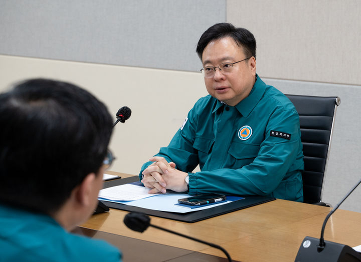 [세종=뉴시스] 조규홍 보건복지부 장관은 9일 '의사 집단행동 중앙사고수습본부' 회의를 주재했다.(사진=보건복지부) *재판매 및 DB 금지