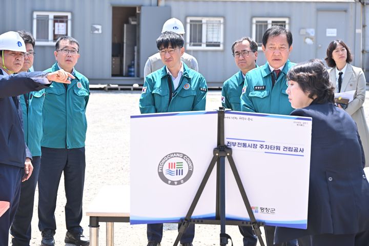 9일 심재국 평창군수가 지역 현안 사업장을 점검하고 있다. *재판매 및 DB 금지