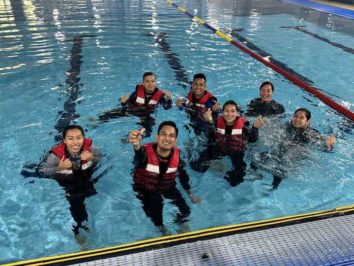 [수원=뉴시스] 경기도소방학교를 찾은 필리핀 소방국 소속 소방공무원들이 구조·구급 관련 대응 기술을 경험하고 있다. (사진=경기도소방재난본부 제공) 2024.5.11. photo@newsis.com *재판매 및 DB 금지