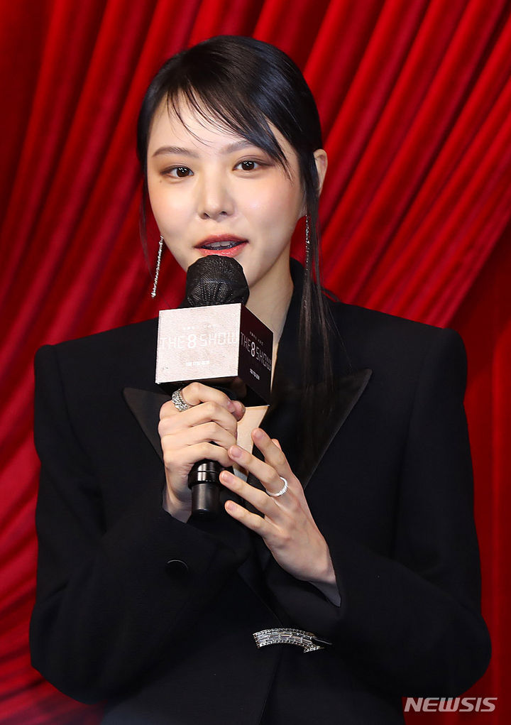 [서울=뉴시스] 김혜진 기자 = 배우 이열음이 10일 오전 서울 중구 앰배서더 서울 풀만 호텔에서 열린 넷플릭스 시리즈 '더 에이트 쇼(The 8 Show)' 제작발표회에서 인사말을 하고 있다. 2024.05.10. jini@newsis.com *재판매 및 DB 금지